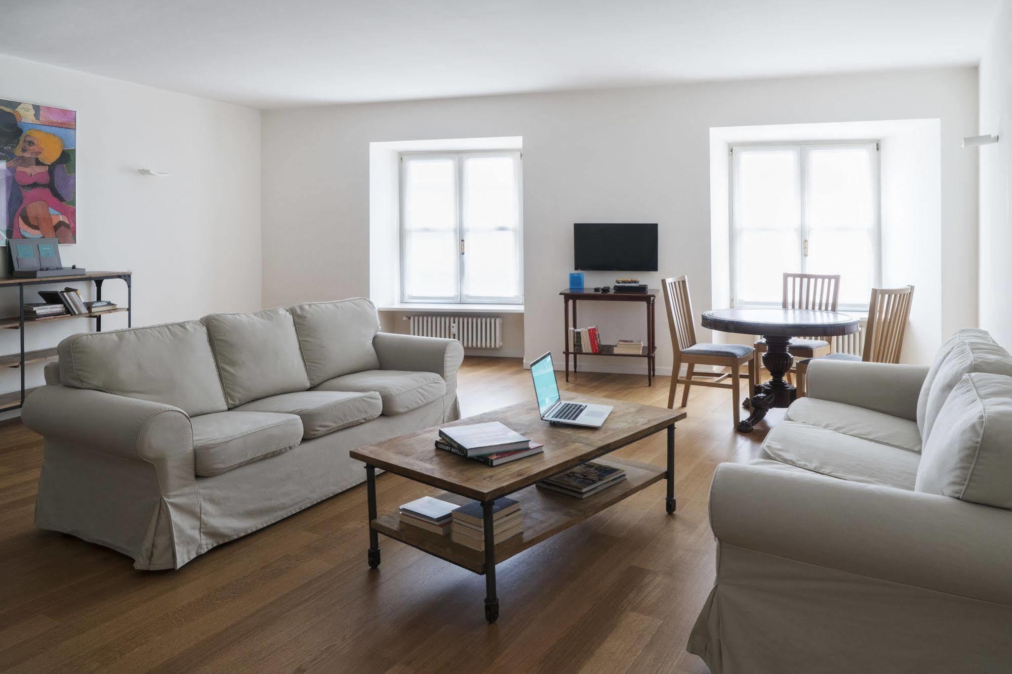Apartment Brera In San Fermo Mailand